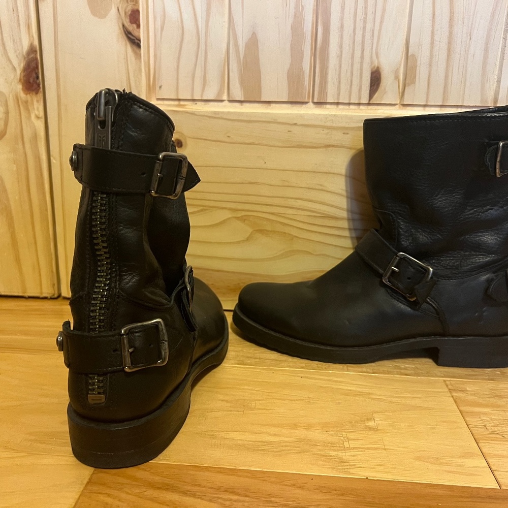 FRYE Veronica back zipper style 76603 boot